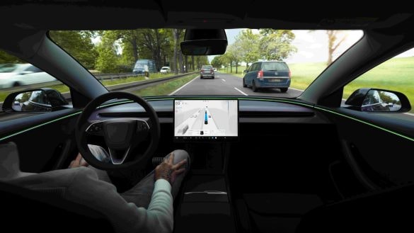 Německo chce pustit Tesla FSD do celé EU. Jeho název ale považuje za zavádějící