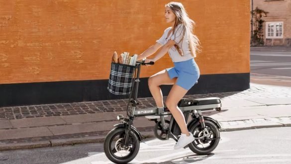 Decathlon zlevnil skvělé elektrokolo do města. Ujede až 80 km, nestojí ani 15 tisíc